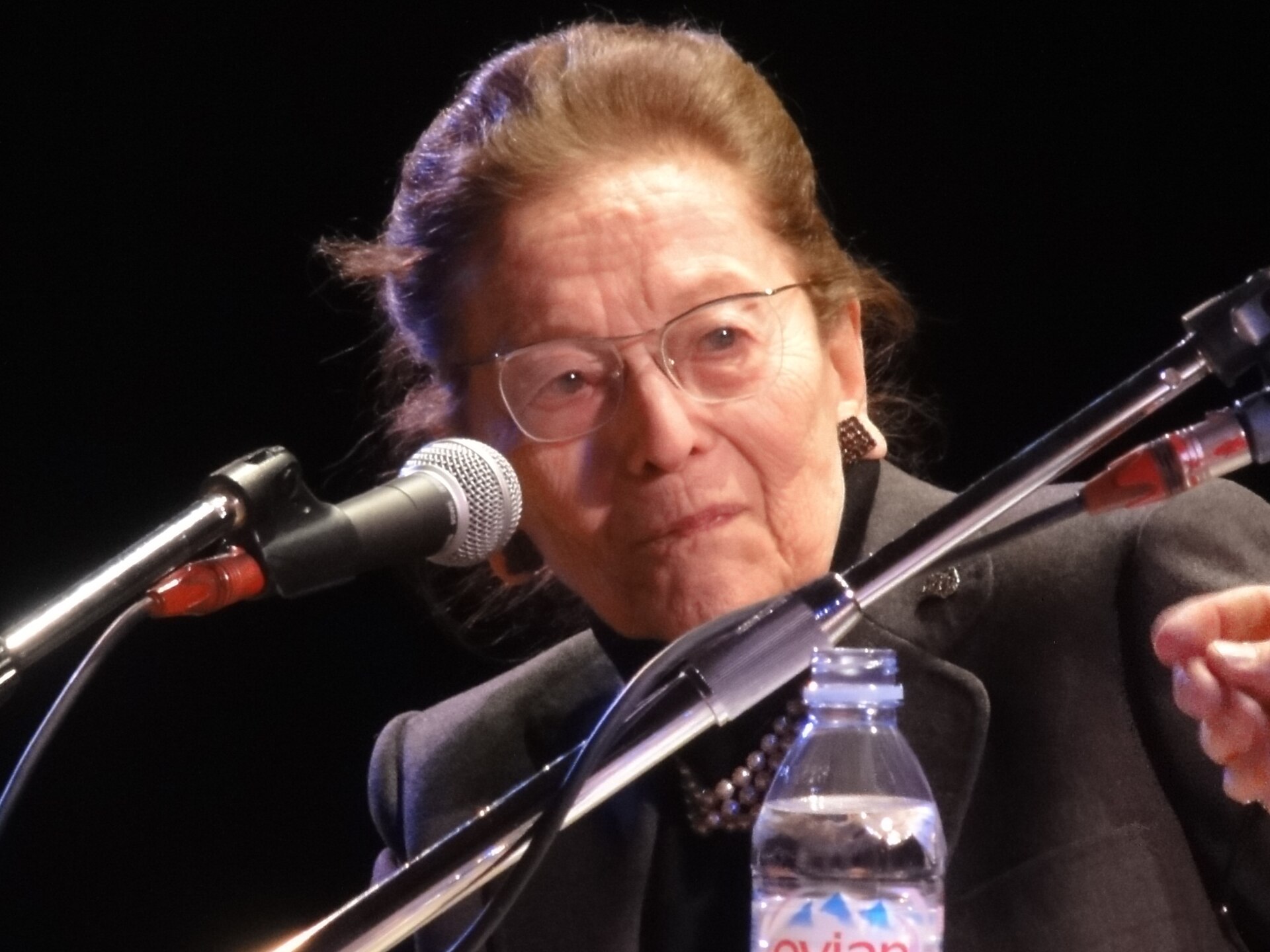 Imagem de referência relacionada a Edmonde Charles-Roux, item descrito como escritora francesa