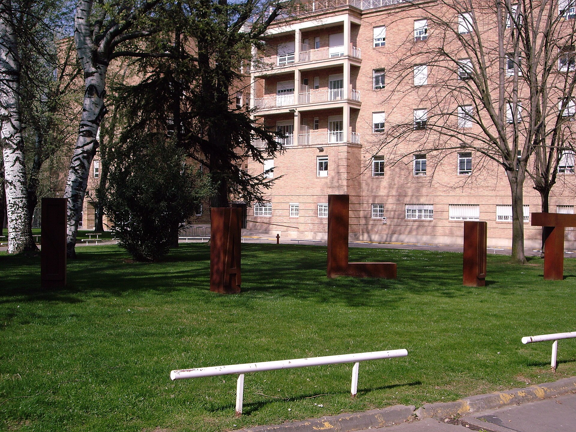 Imagem de referência relacionada a Hospital Universitari Arnau de Vilanova, item descrito como hospital em Espanha