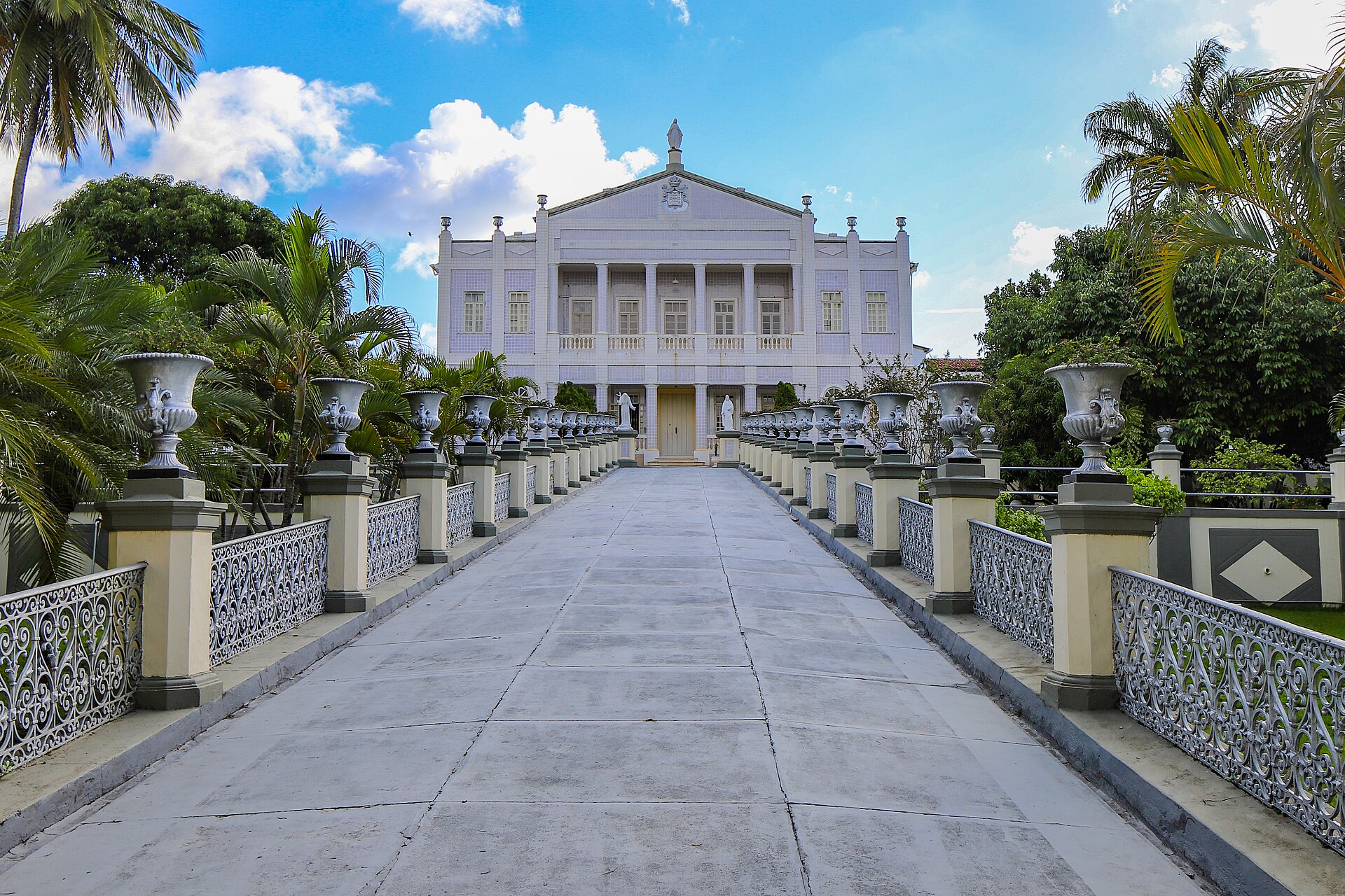Imagem de referência relacionada a Antigo Hospital Português, item descrito como hospital in Salvador, Bahia
