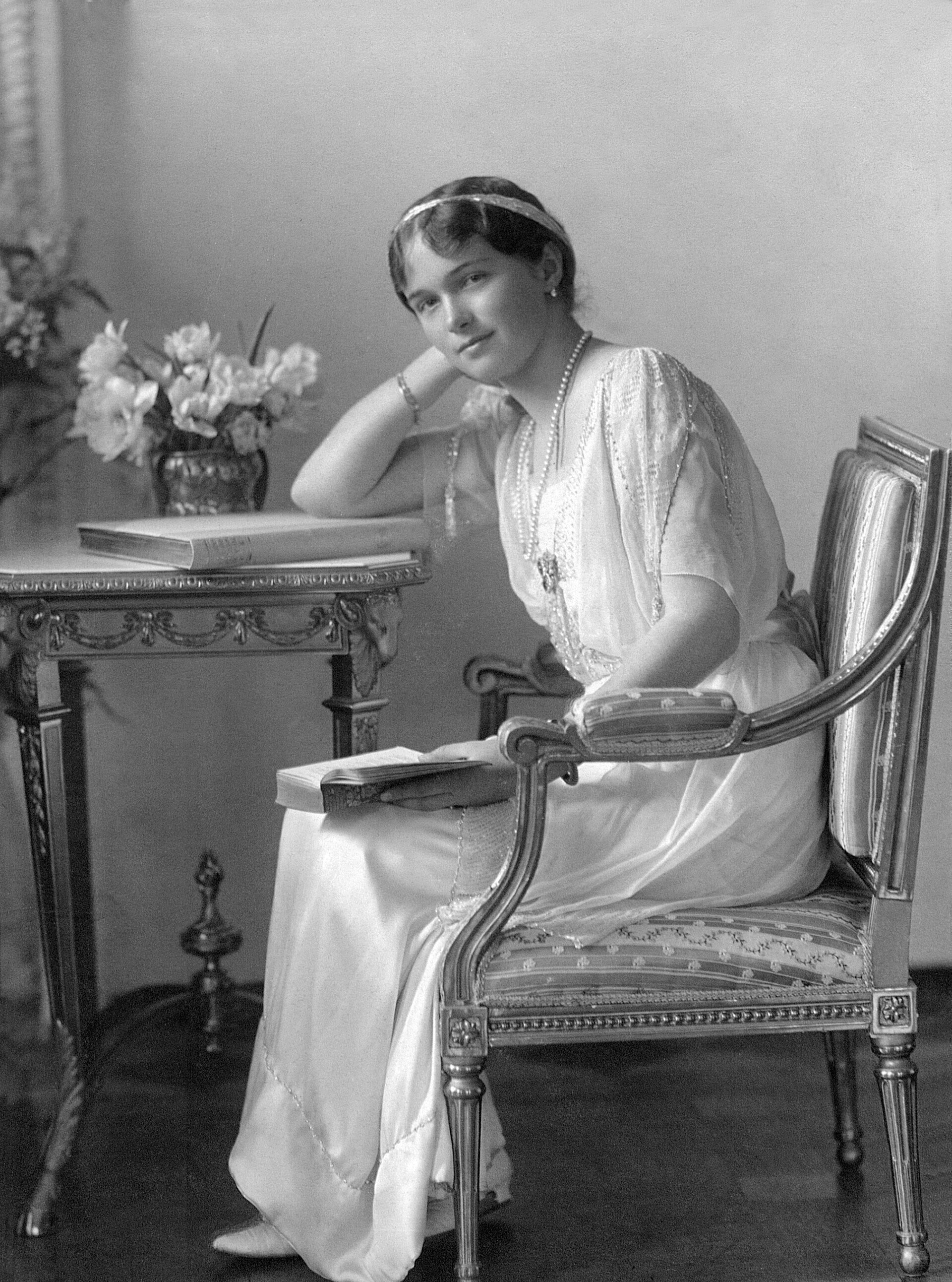 Imagem de referência de Olga Nikolaevna Romanova, descrito nos dados abertos como filha mais velha do czar Nicolau II e da Imperatriz Alexandra Feodorovna
