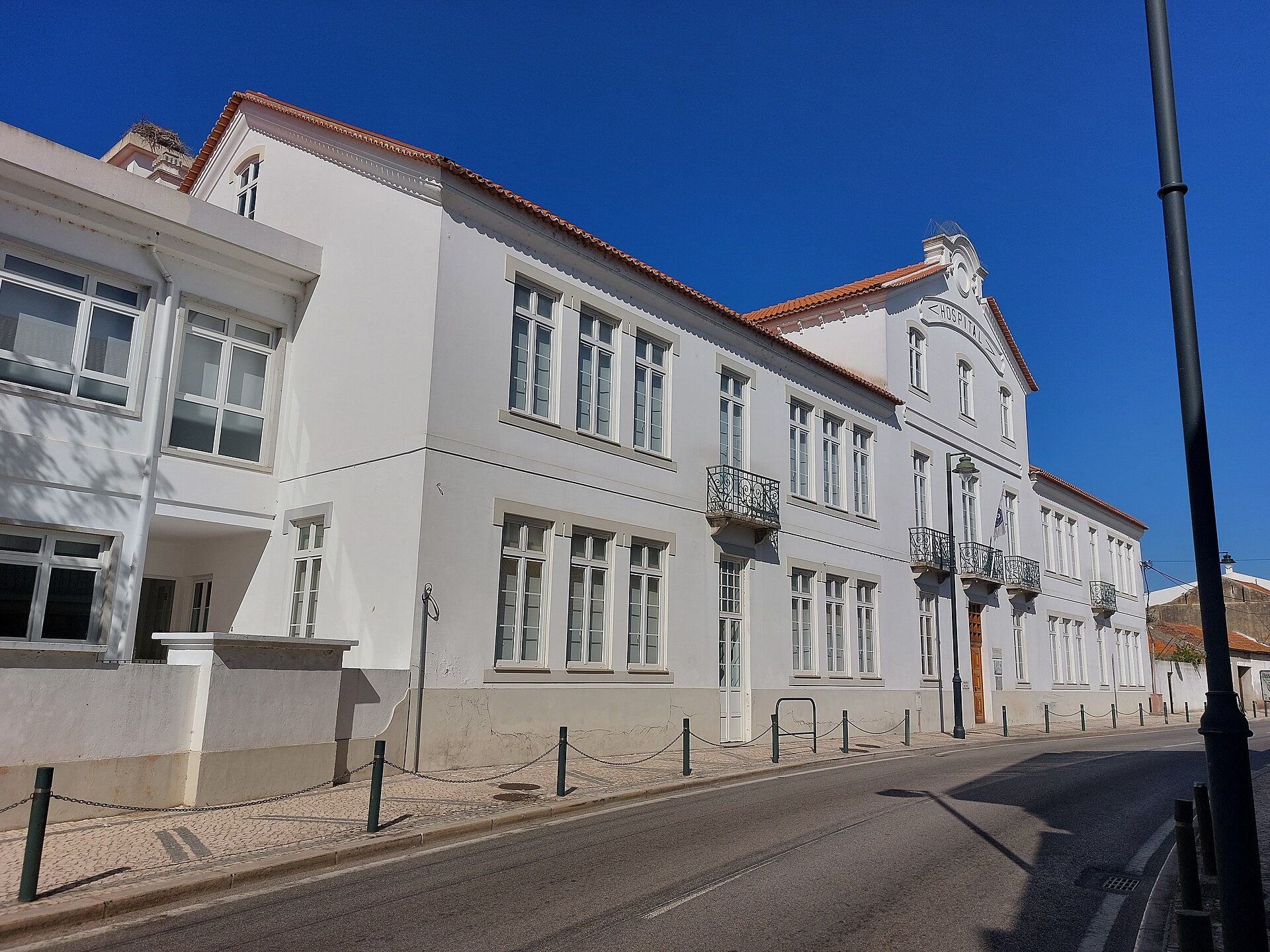 Imagem de referência de Hospital da Santa Casa da Misericórdia de Almeirim, descrito nos dados abertos como hospital inaugurado em 1956, pertencente à Santa Casa da Misericórdia de Almeirim