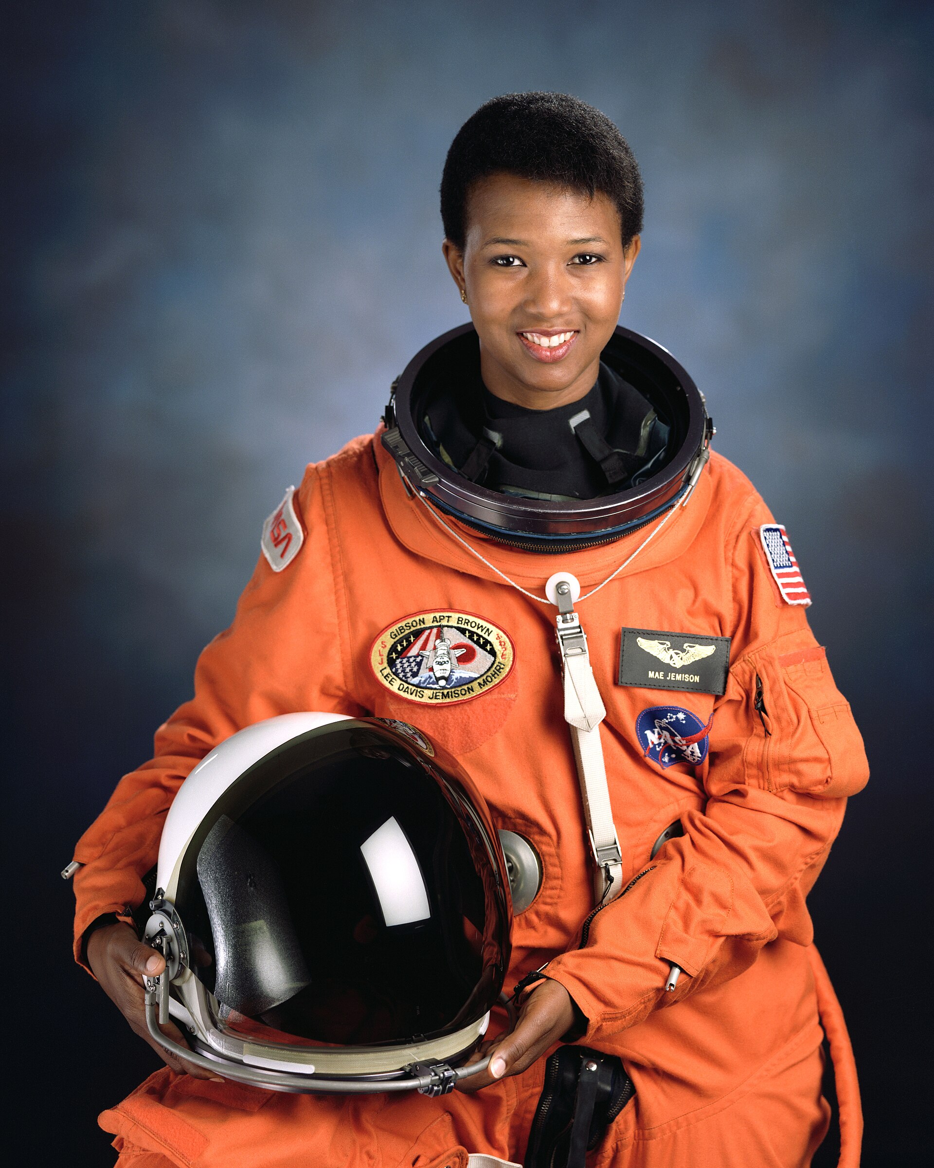 Imagem de referência relacionada a Mae Jemison, item descrito como astronauta dos Estados Unidos