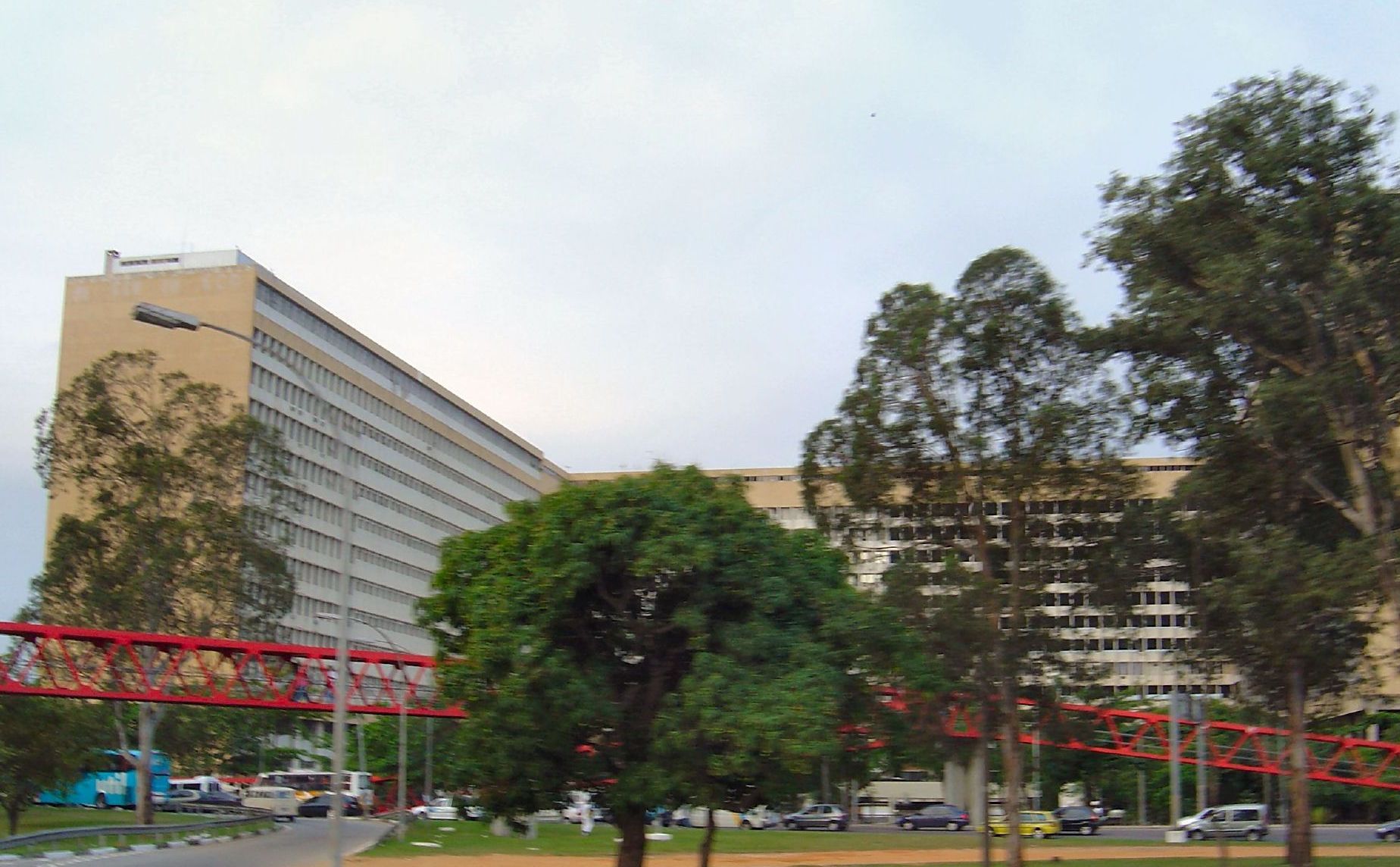 Imagem de referência relacionada a Hospital Universitário Clementino Fraga Filho, item descrito como complexo médico-hospitalar da Universidade Federal do Rio de Janeiro e um dos mais importantes hospitais universitários do Brasil