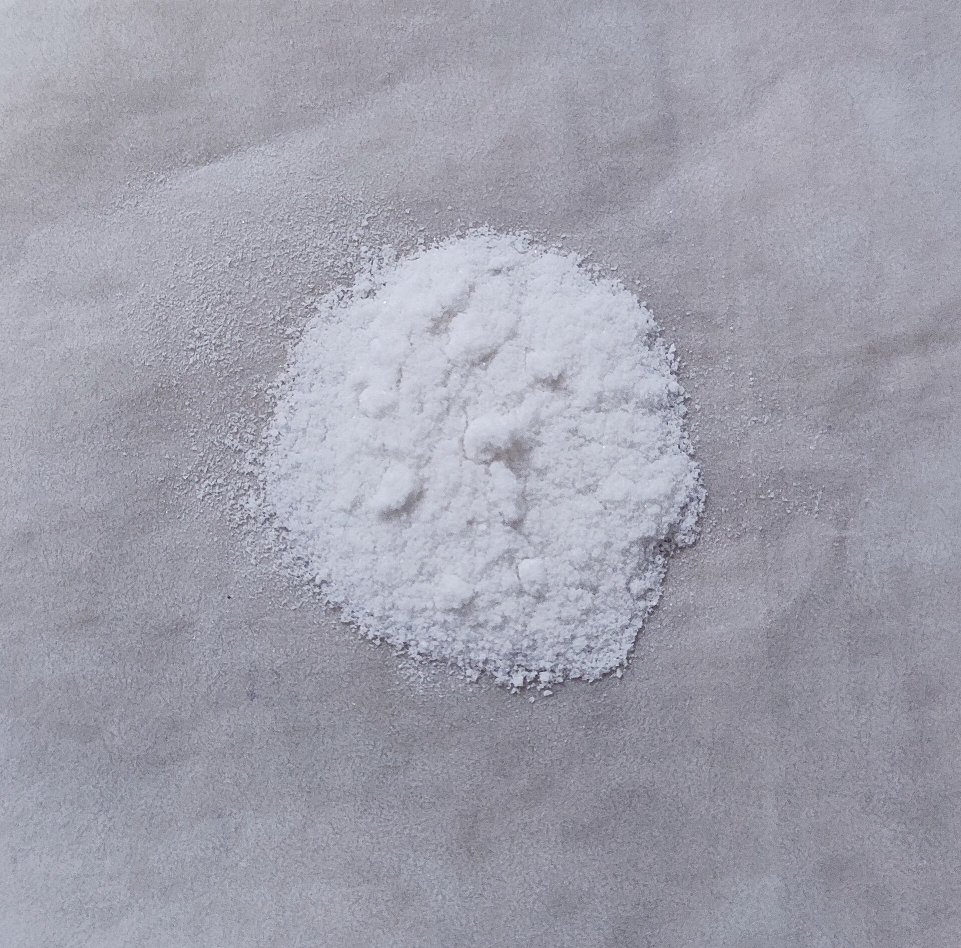 Imagem de referência de benzimidazol, descrito nos dados abertos como composto químico organico bicíclico resultante da fusao do Benzeno com o Imidazol