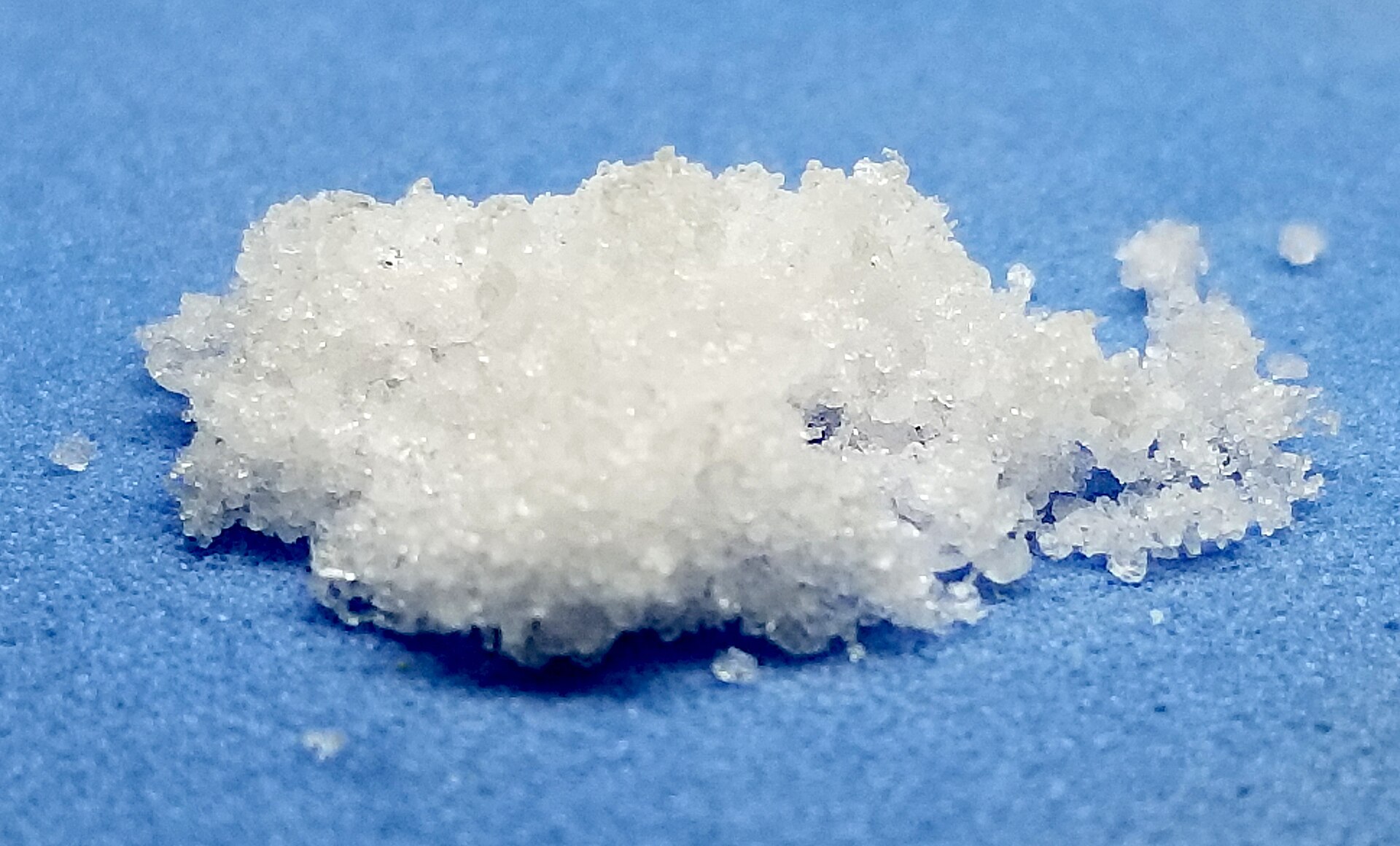 Imagem de referência de N-hidroxissuccinimida, descrito nos dados abertos como composto químico