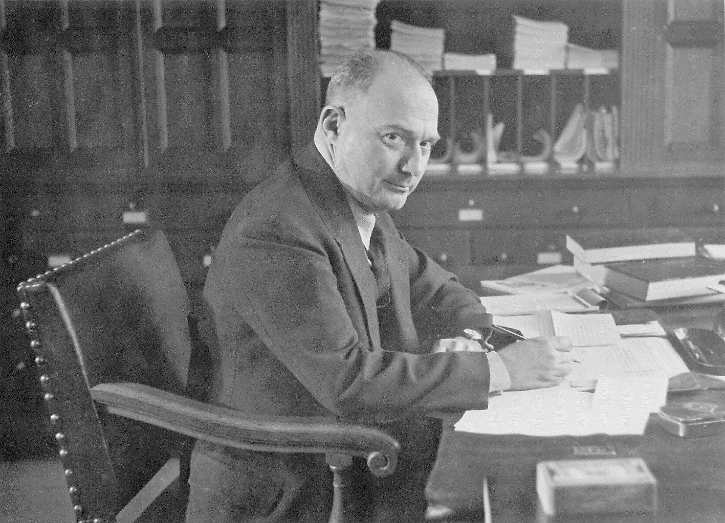 Imagem de referência relacionada a Helmuth Plessner, item descrito como professor académico alemão