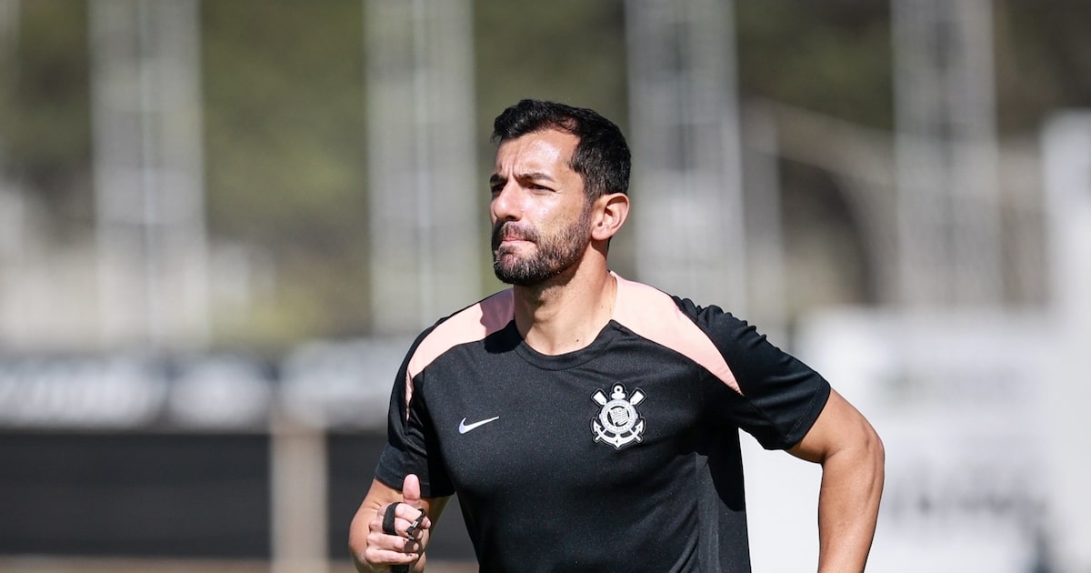Corinthians troca de interino e terá Léo Porto no comando contra o Vitória; conheça o auxiliar