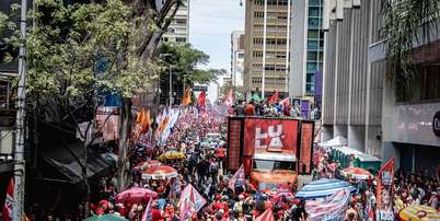 Caminhada de Lula e Haddad na Rua Augusta. Foto: Taba Benedicto/Estadao / Estadão