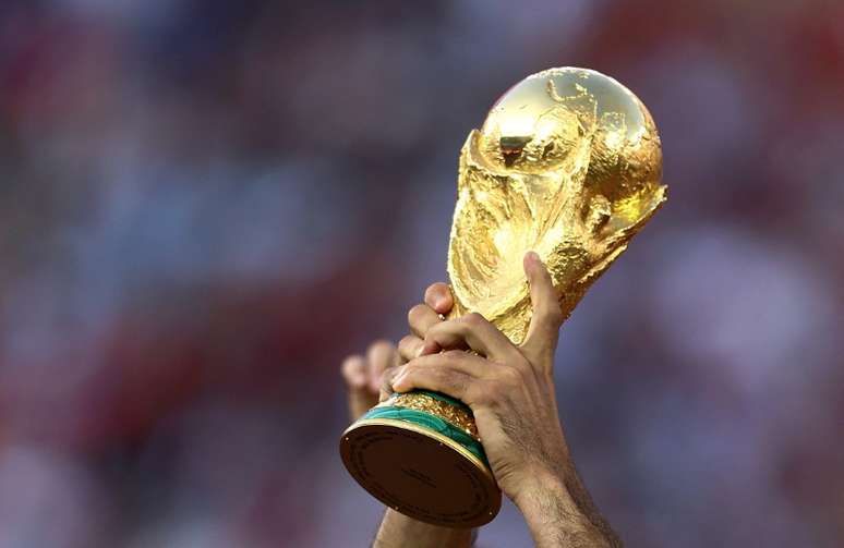 Mais da metade de jogadores e dirigentes monitorados na Copa receberam mensagens ofensivas, diz Fifa