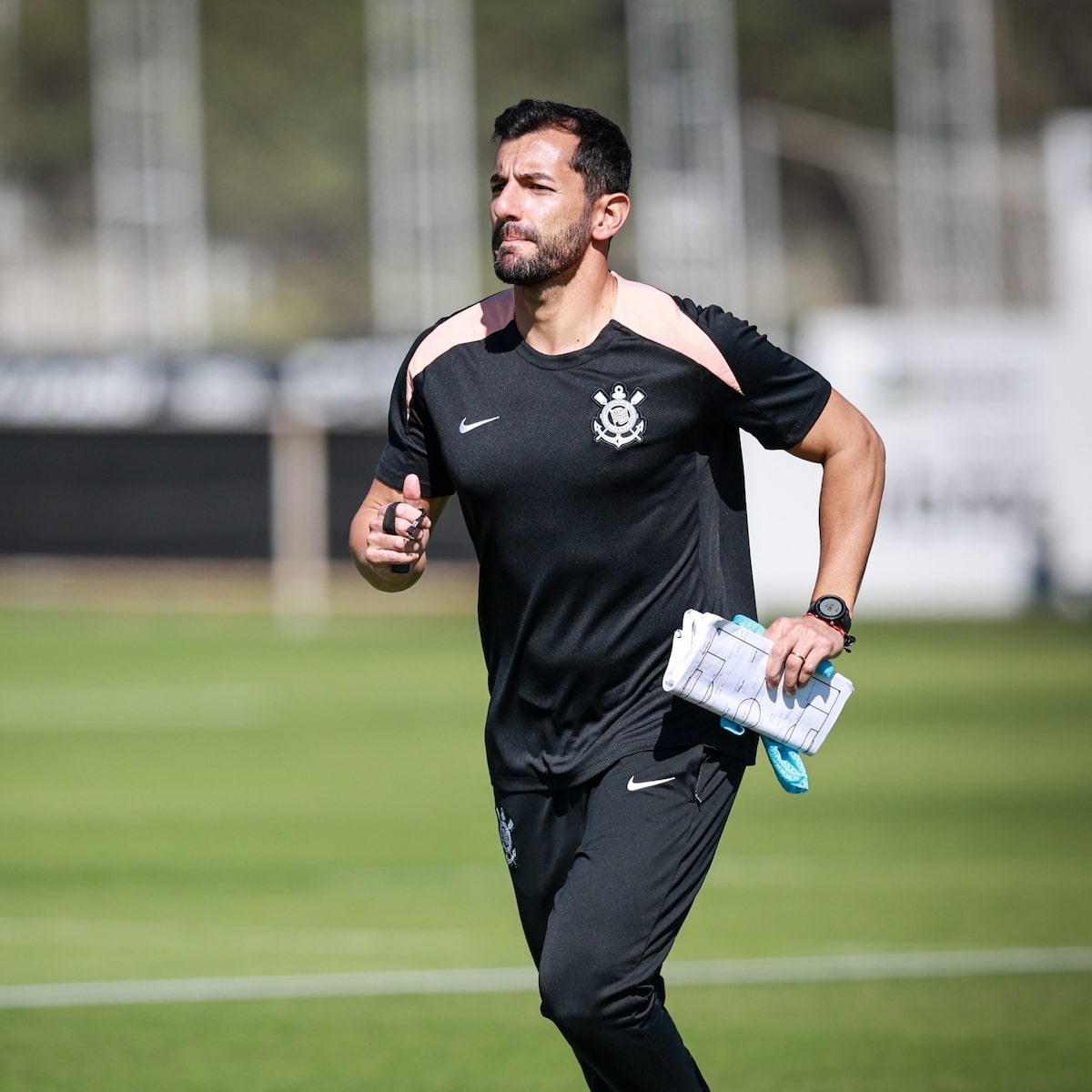 Corinthians troca de interino e terá Léo Porto no comando contra o Vitória; conheça o auxiliar