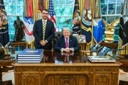 Flávio Bolsonaro e Donald Trump na Casa Branca