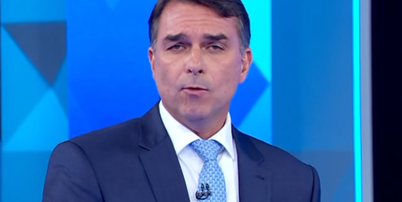 Flávio Bolsonaro (PL) durante o debate da TV Globo Foto: Reprodução / Globo