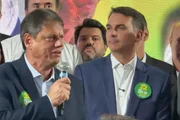 Flávio prepara ofensiva com influenciadores e eleva investimento nas redes