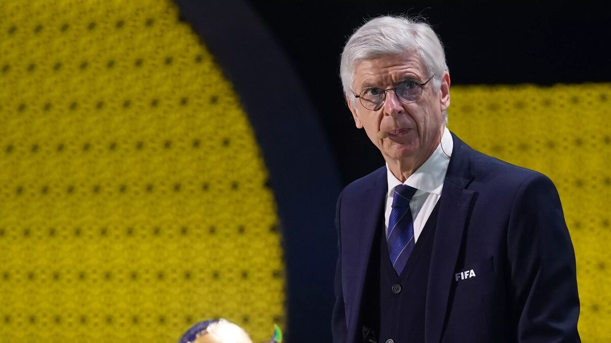 Ex-técnico do Arsenal surge como possível concorrente de Infantino em eleição da Fifa