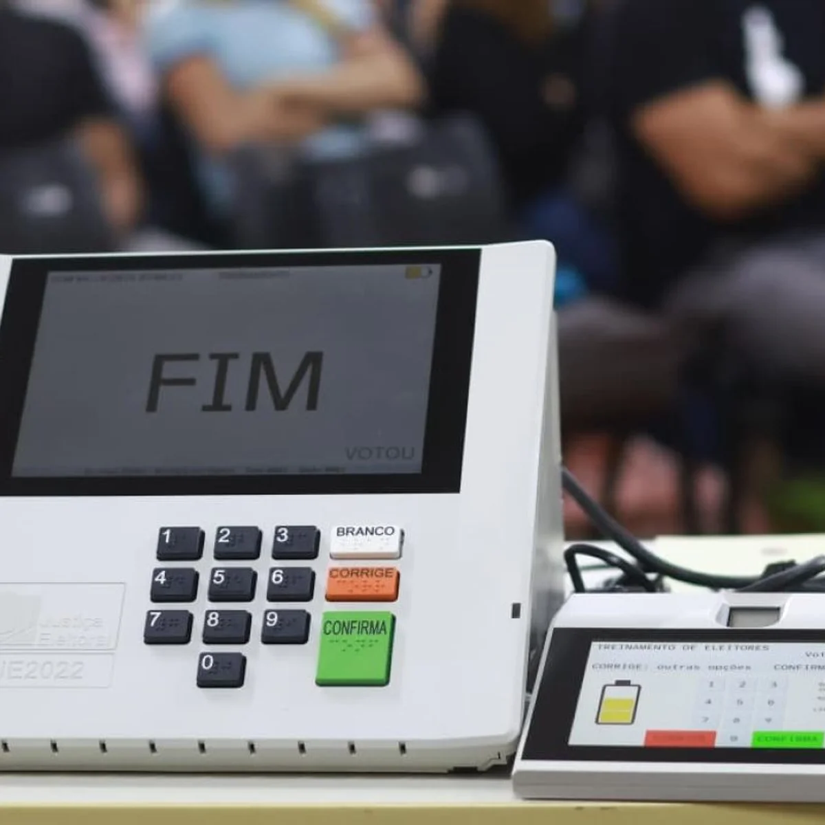 Desmobilização de mesários impede votação em cédulas de papel, diz TRE-DF