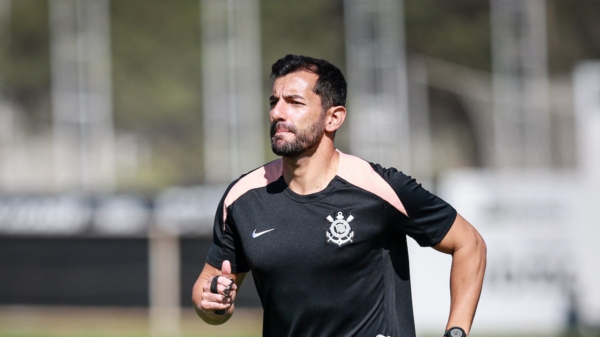 Corinthians troca de interino e terá Léo Porto no comando contra o Vitória; conheça o auxiliar