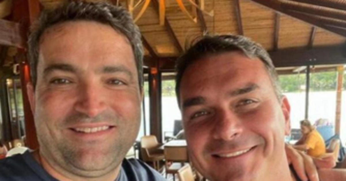 Moraes bloqueia R$ 6 bilhões e cancela passaportes de advogado investigado com Flávio Bolsonaro