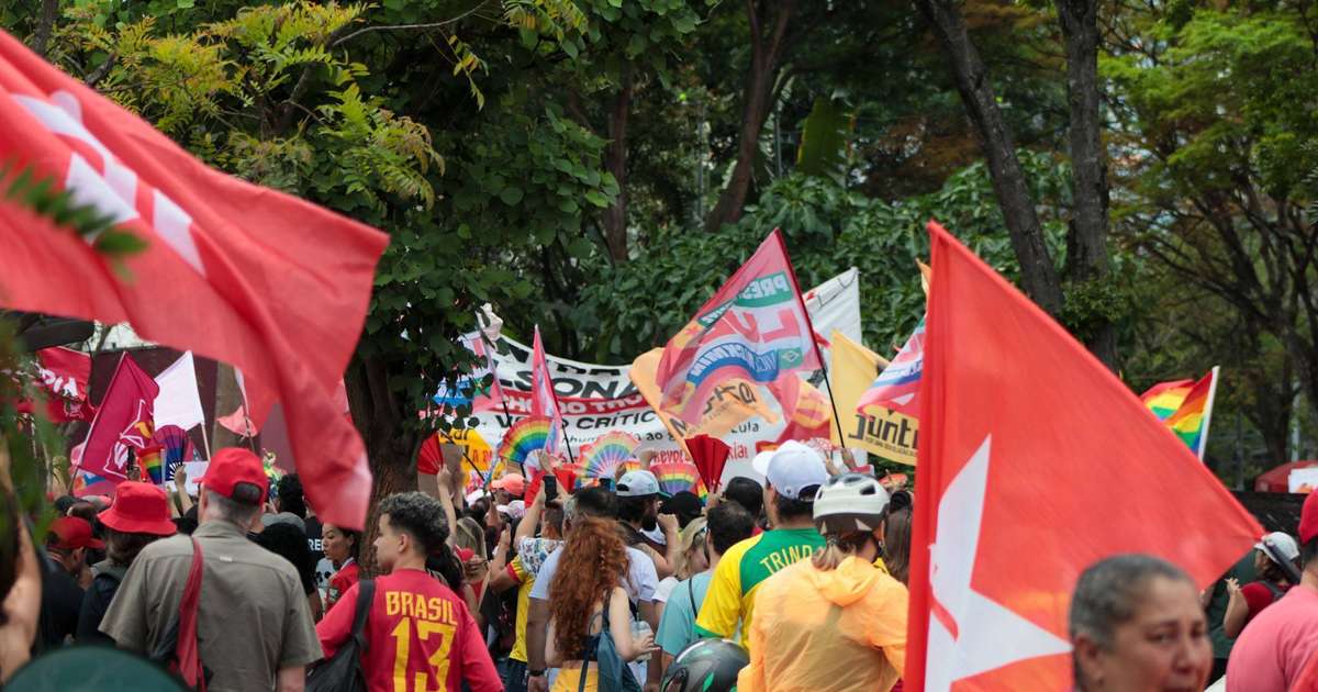 Apoiadores de Lula se reúnem em ato no Largo da Batata, em São Paulo