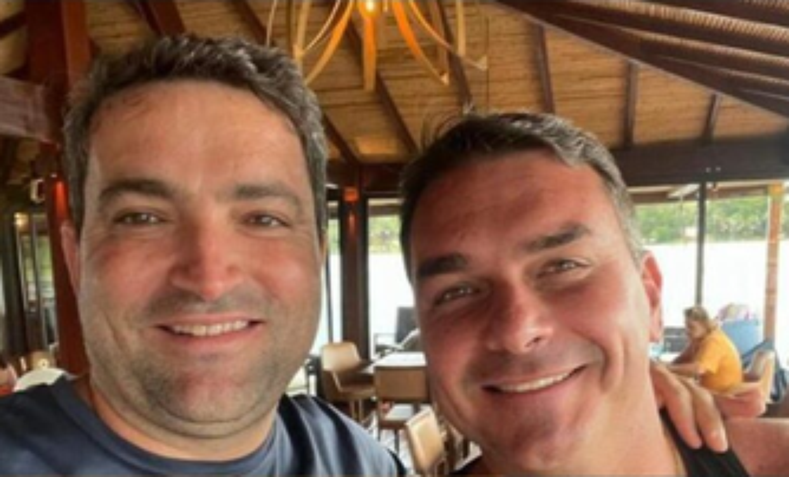 Willer Tomaz e Flávio Bolsonaro dizem publicamente que são amigos