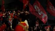 V&iacute;deo mostra festa de apoiadores de Lula na frente da Band ap&oacute;s petista chamar Fl&aacute;vio de &lsquo;miliciano&rsquo;