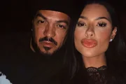Rayane Figliuzzi e Belo posam durante jantar