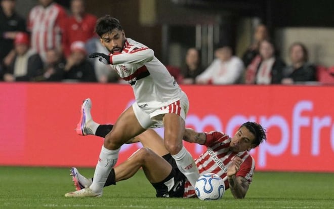 Estudiantes 19 arremates a gol. Flamengo, defensivo, lento? Cinco. Paquetá escapa de expulsão.‘Foi o juiz que não no deixou jogar’, tentou justificar Jardim