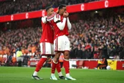 Ezri Konsa e Gabriel Magalhães marcaram os gols do Arsenal contra o Everton