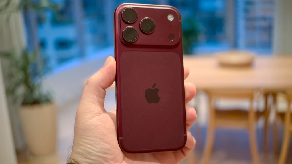 iPhone 18 Pro não decola e Apple já estaria cortando produção, diz site