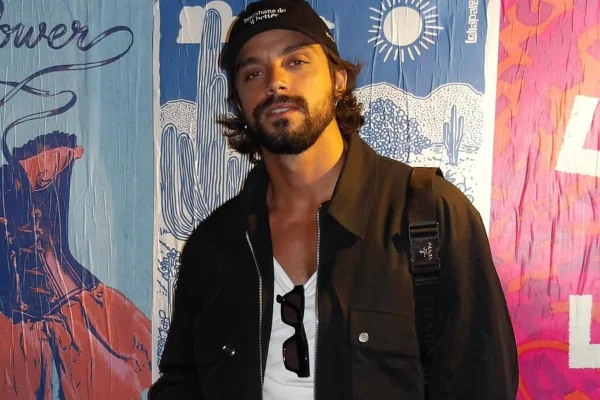 Rodrigo Simas grava participação em Quem Ama Cuida