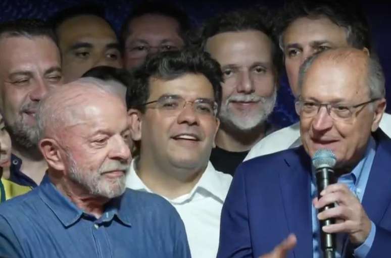 Alckmin discursa antes e diz que Lula ‘salvou a democracia’