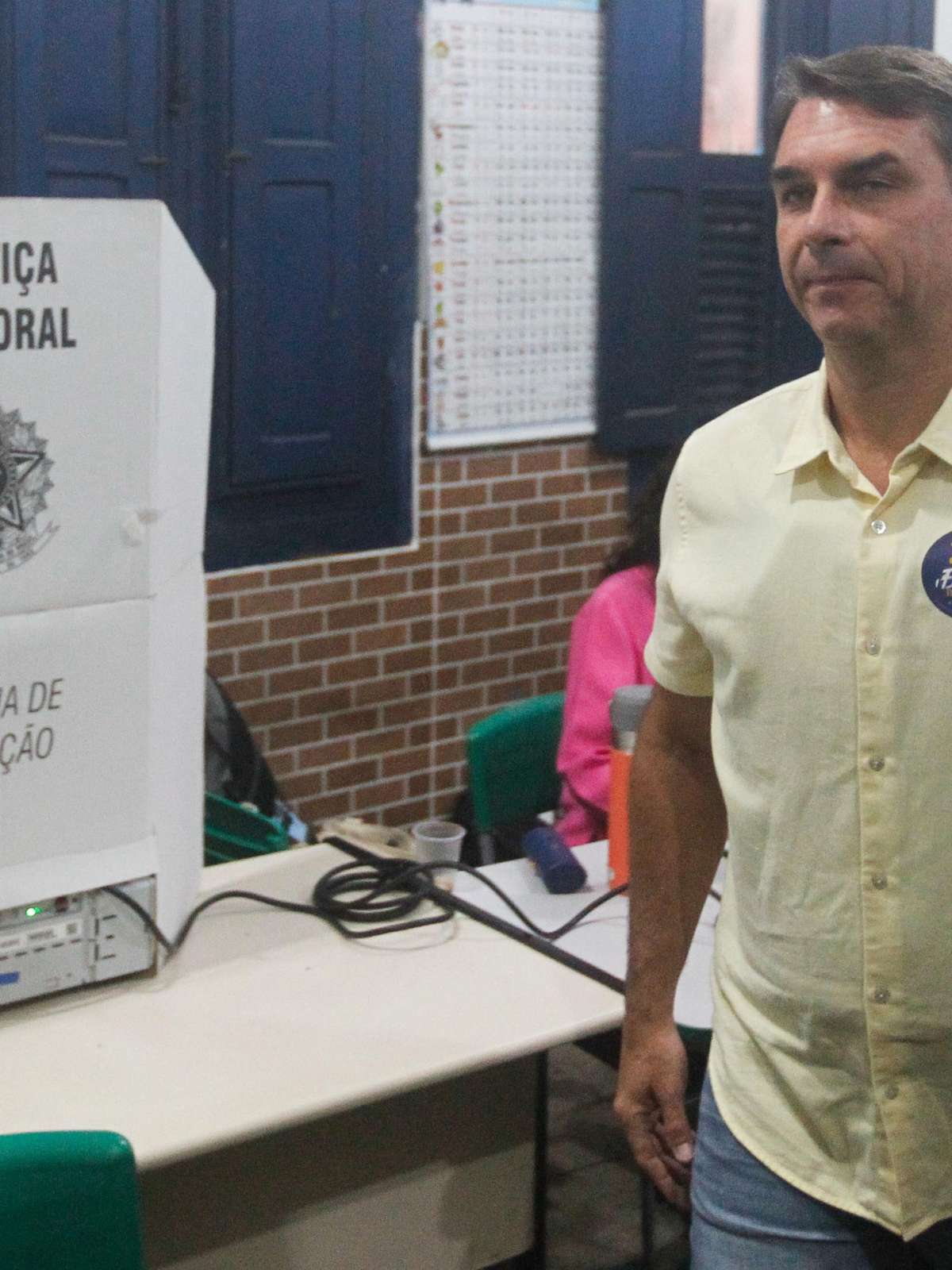 Flávio Bolsonaro pede ao TSE para estender votação em cidades de São Paulo, Paraná e Santa Catarina