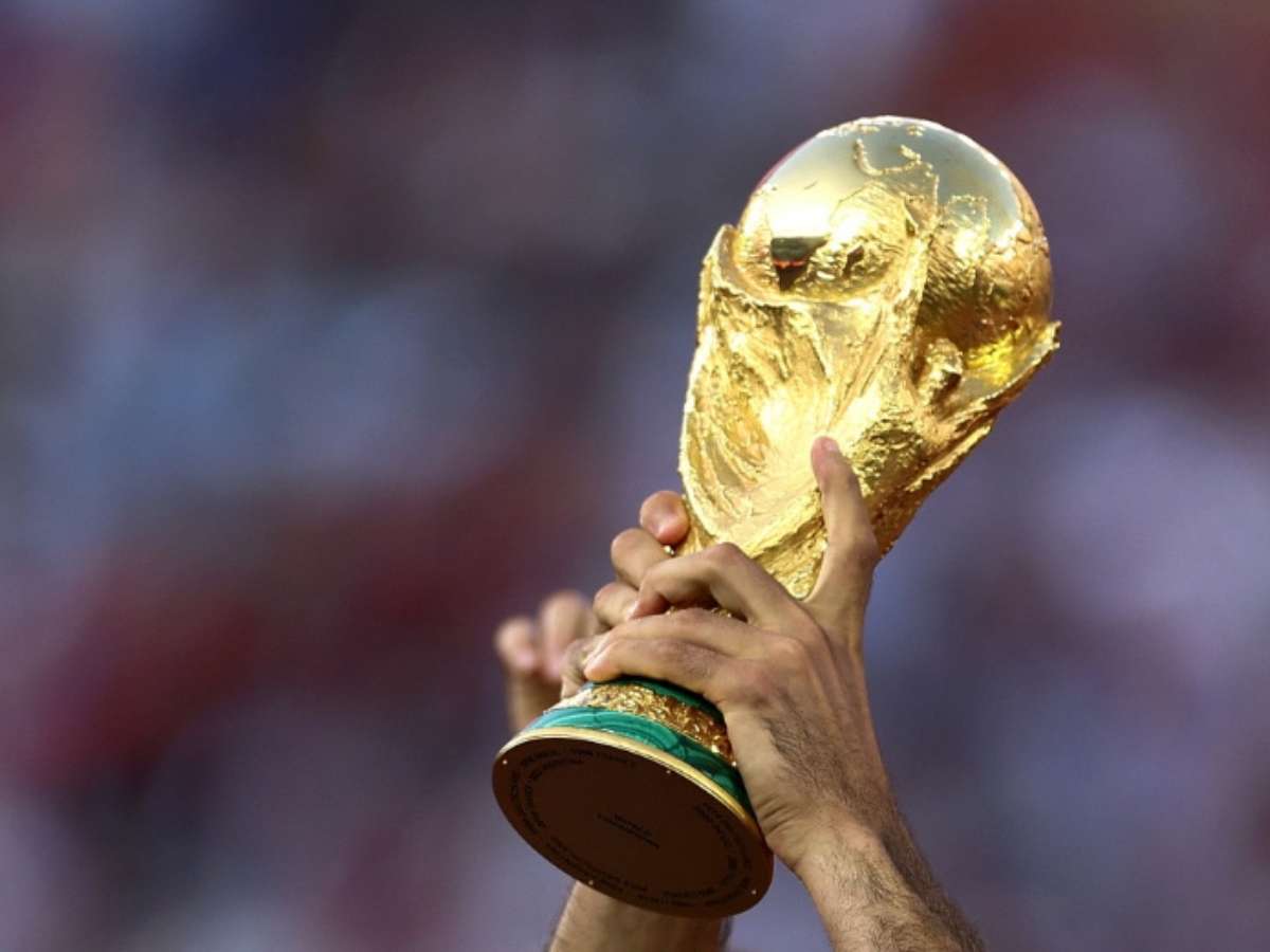 Mais da metade de jogadores e dirigentes monitorados na Copa receberam mensagens ofensivas, diz Fifa