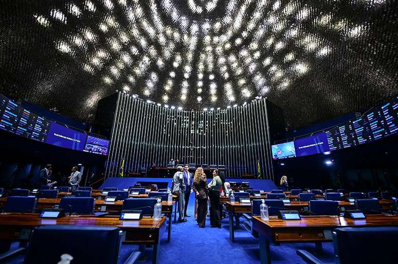 No radar da disputa entre Flávio e Lula, Senado vota hoje fim da escala 6x1