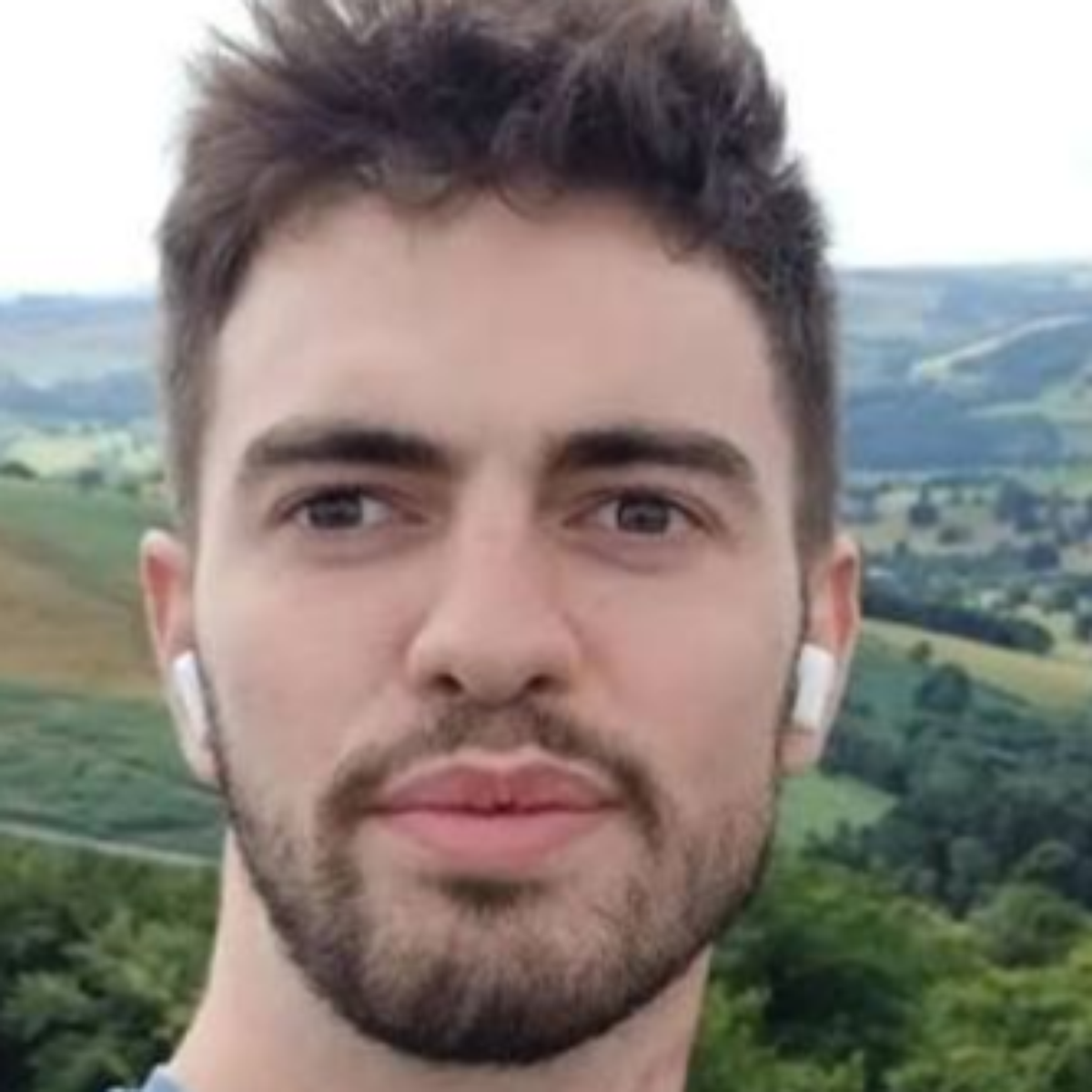 Jovem morto por tigre na Inglaterra foi ex-ator mirim e trabalhou com estrela de 'Harry Potter'