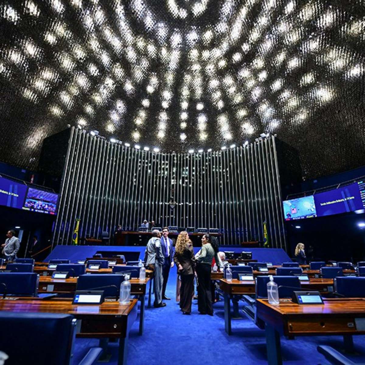 No radar da disputa entre Flávio e Lula, Senado vota hoje fim da escala 6x1