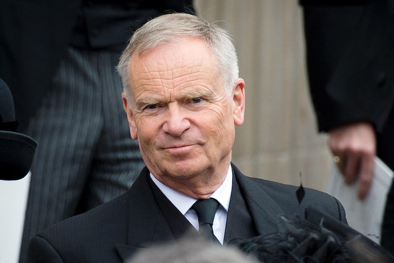 Morre Jeffrey Archer, escritor britânico e político que foi aliado a Margaret Thatcher