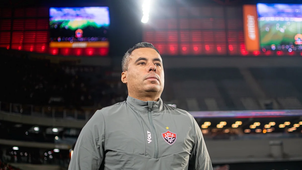 Jair Ventura aponta disparidade de investimentos e "cutuca" o Corinthians