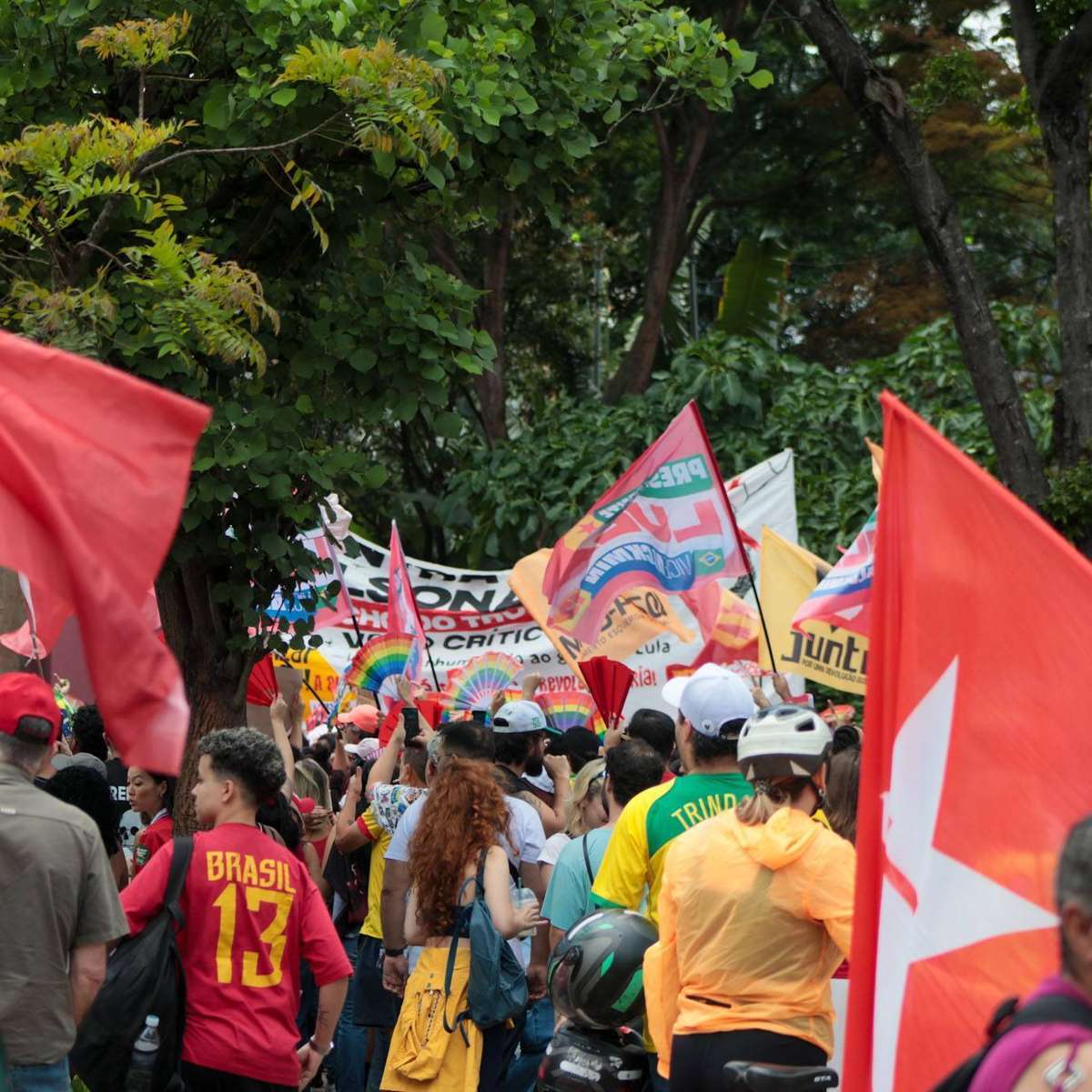 Apoiadores de Lula se reúnem em ato no Largo da Batata, em São Paulo