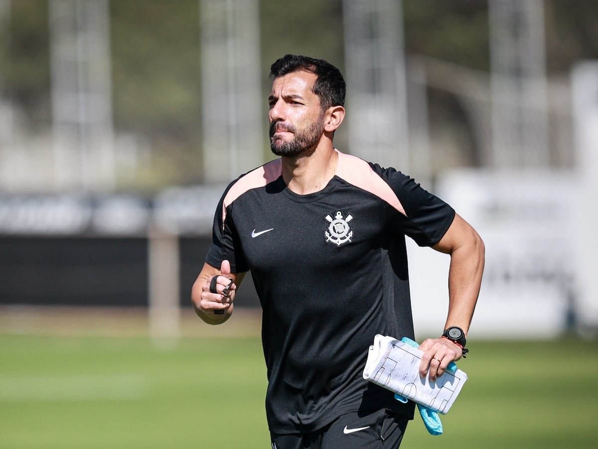 Corinthians troca de interino e terá Léo Porto no comando contra o Vitória; conheça o auxiliar