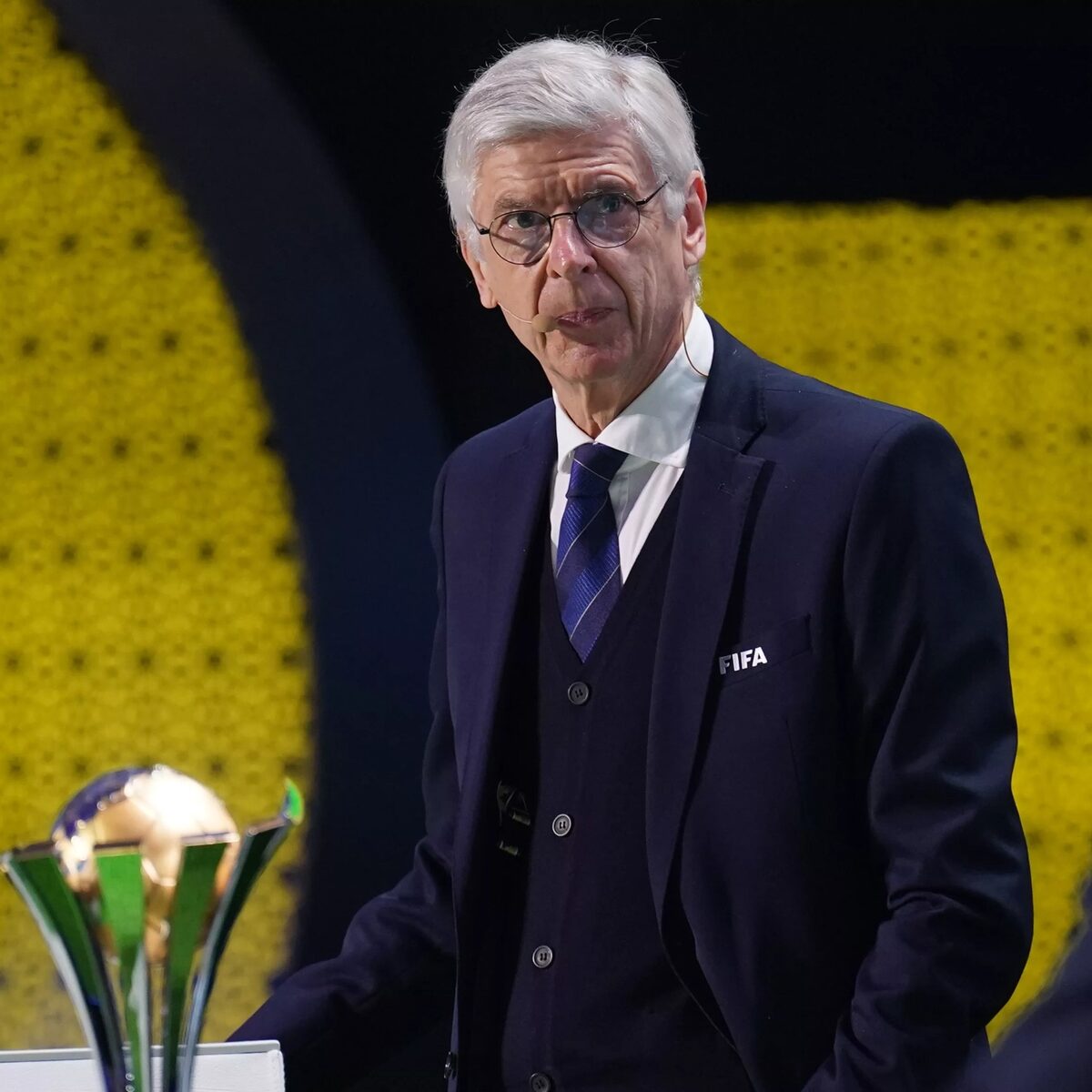 Ex-técnico do Arsenal surge como possível concorrente de Infantino em eleição da Fifa