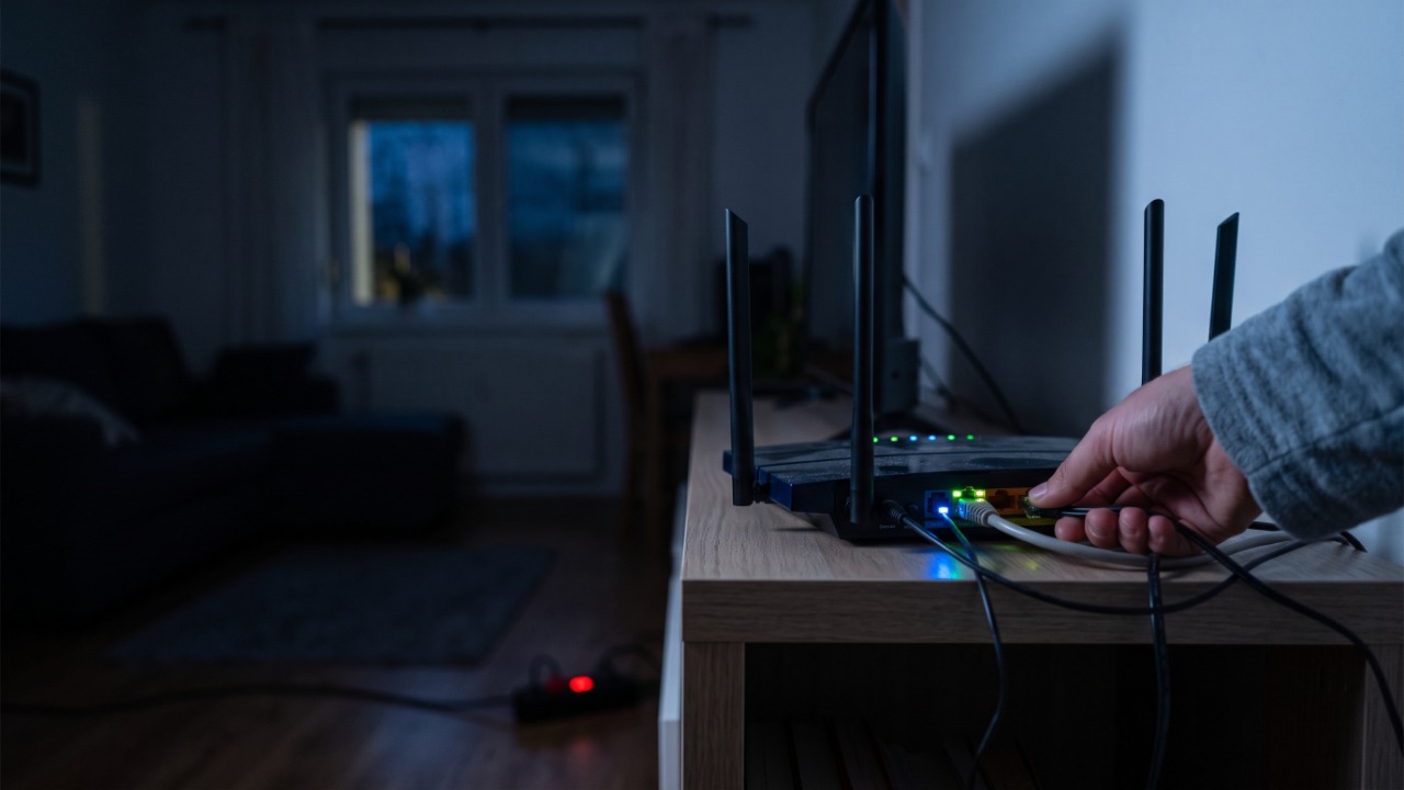 Deixar o roteador ligado 24 horas por dia: quanto isso pesa na conta de luz e quando vale a pena desligar