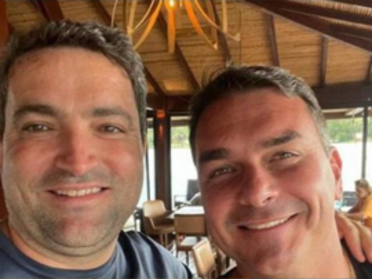 Moraes bloqueia R$ 6 bilhões e cancela passaportes de advogado investigado com Flávio Bolsonaro