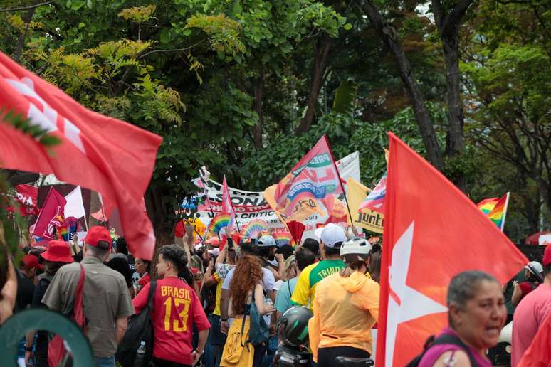 Apoiadores de Lula se reúnem em ato no Largo da Batata, em São Paulo