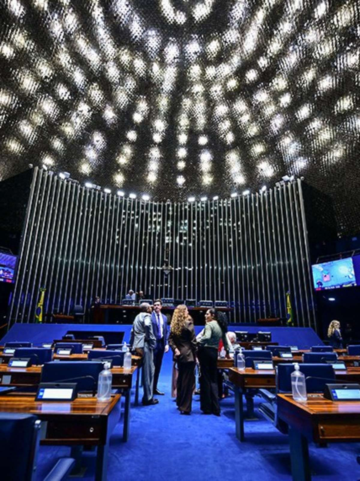 No radar da disputa entre Flávio e Lula, Senado vota hoje fim da escala 6x1