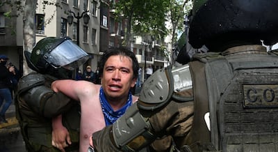 Chile: choques entre estudiantes y la policía en protesta contra posibles recortes en educación